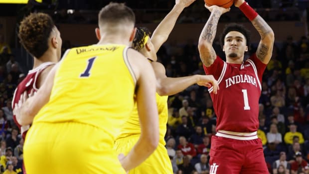 Jalen Hood-Schifino (1) shoots in the second half against the Michigan Wolverines.
